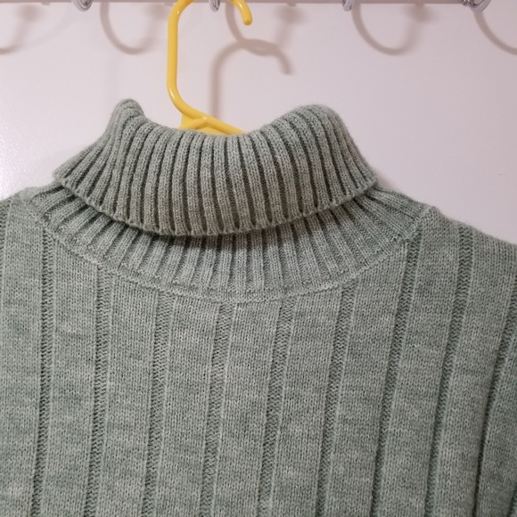 Sweater - Picture 4 of 4